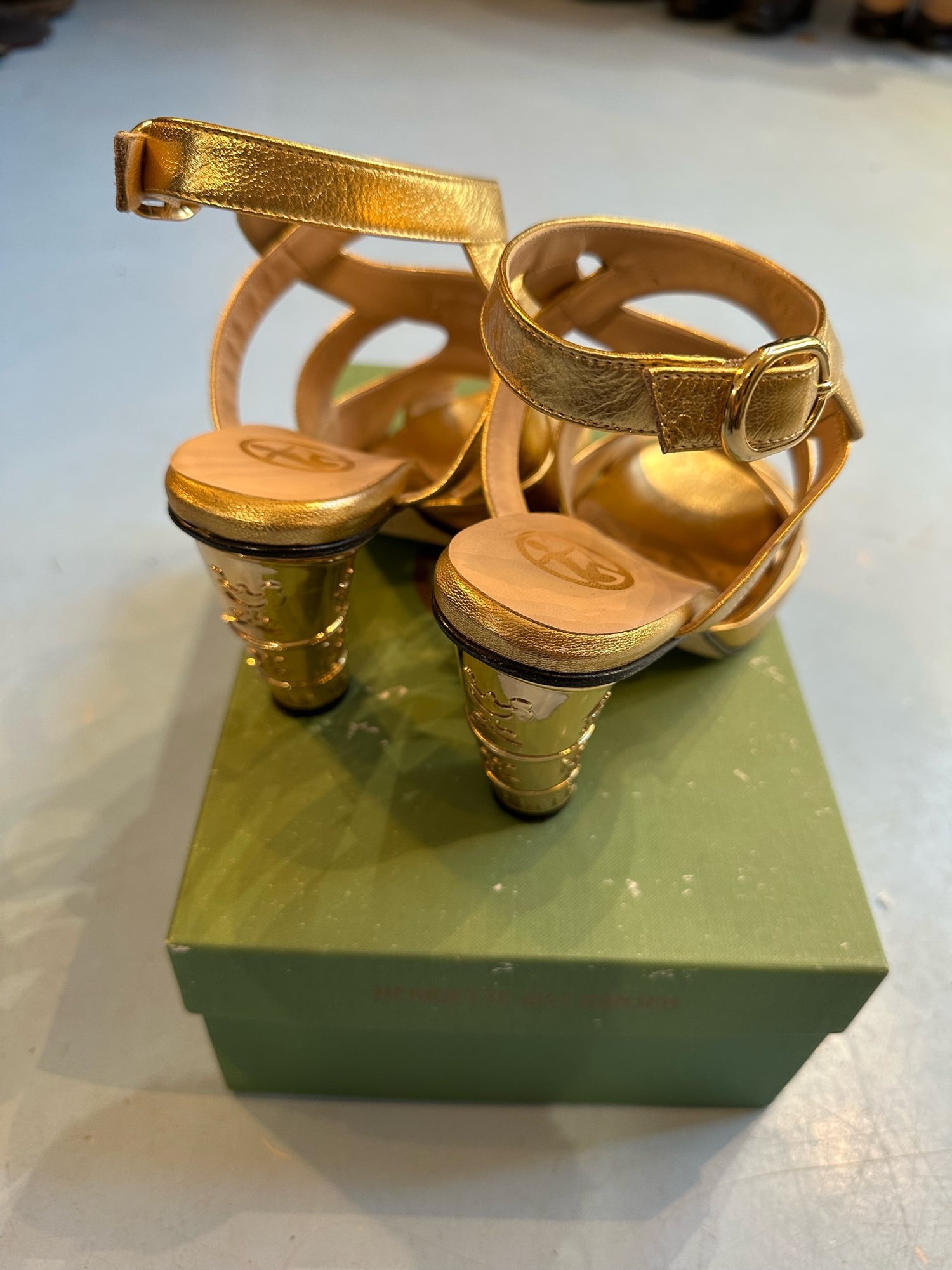 Henriette Øst Hansen Guldhorn Stilet