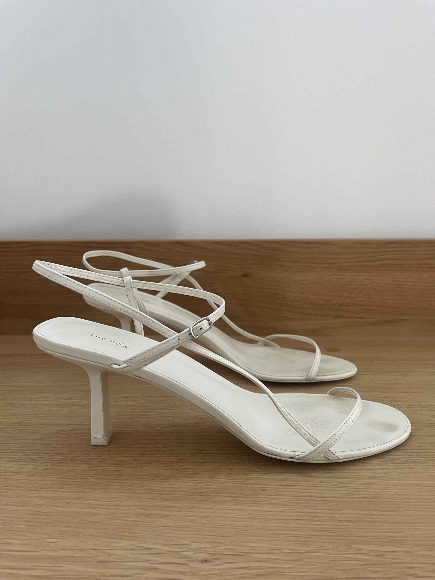 the row stiletter hvid side