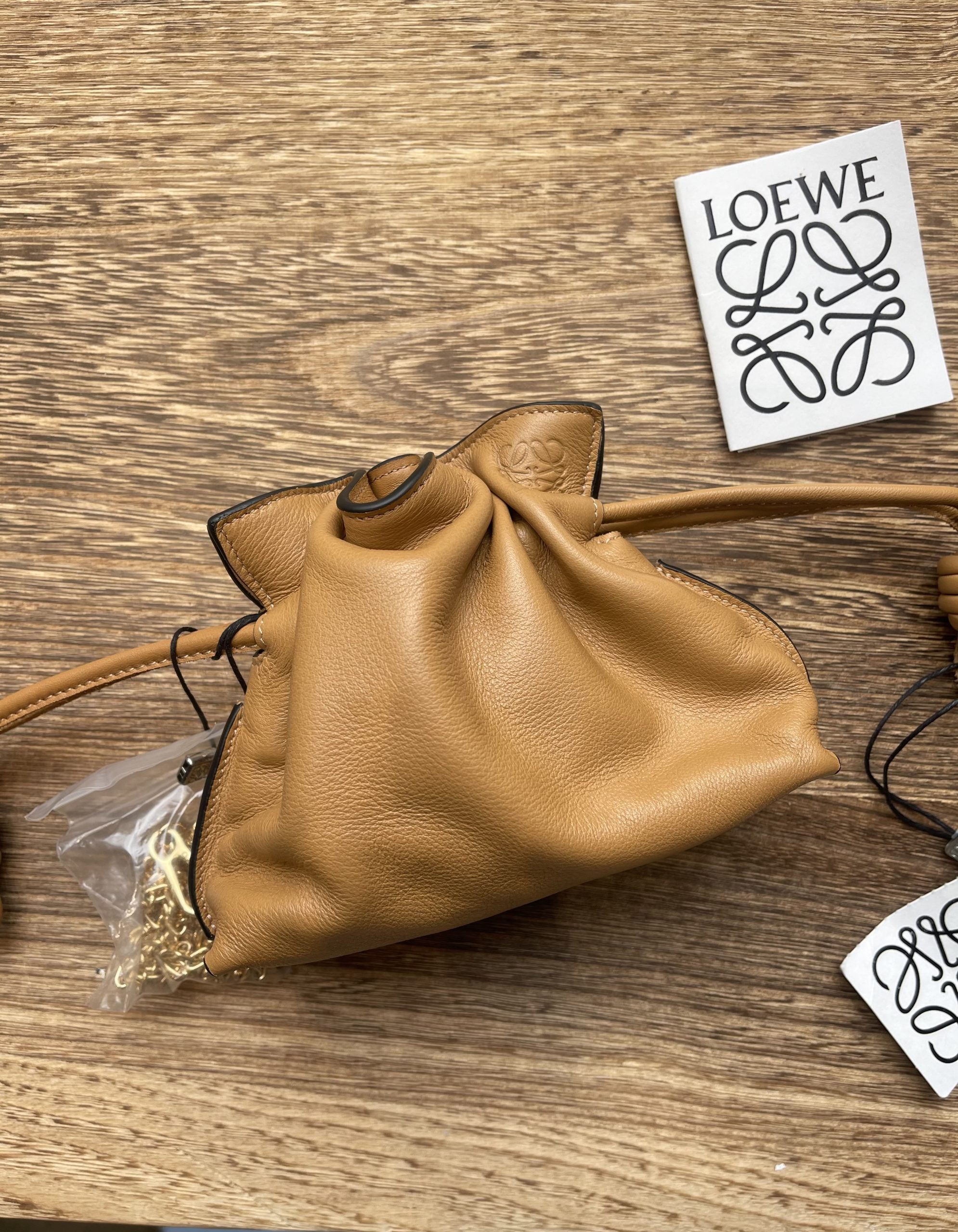 Loewe Mini Clutch Bag lysebrun forfra