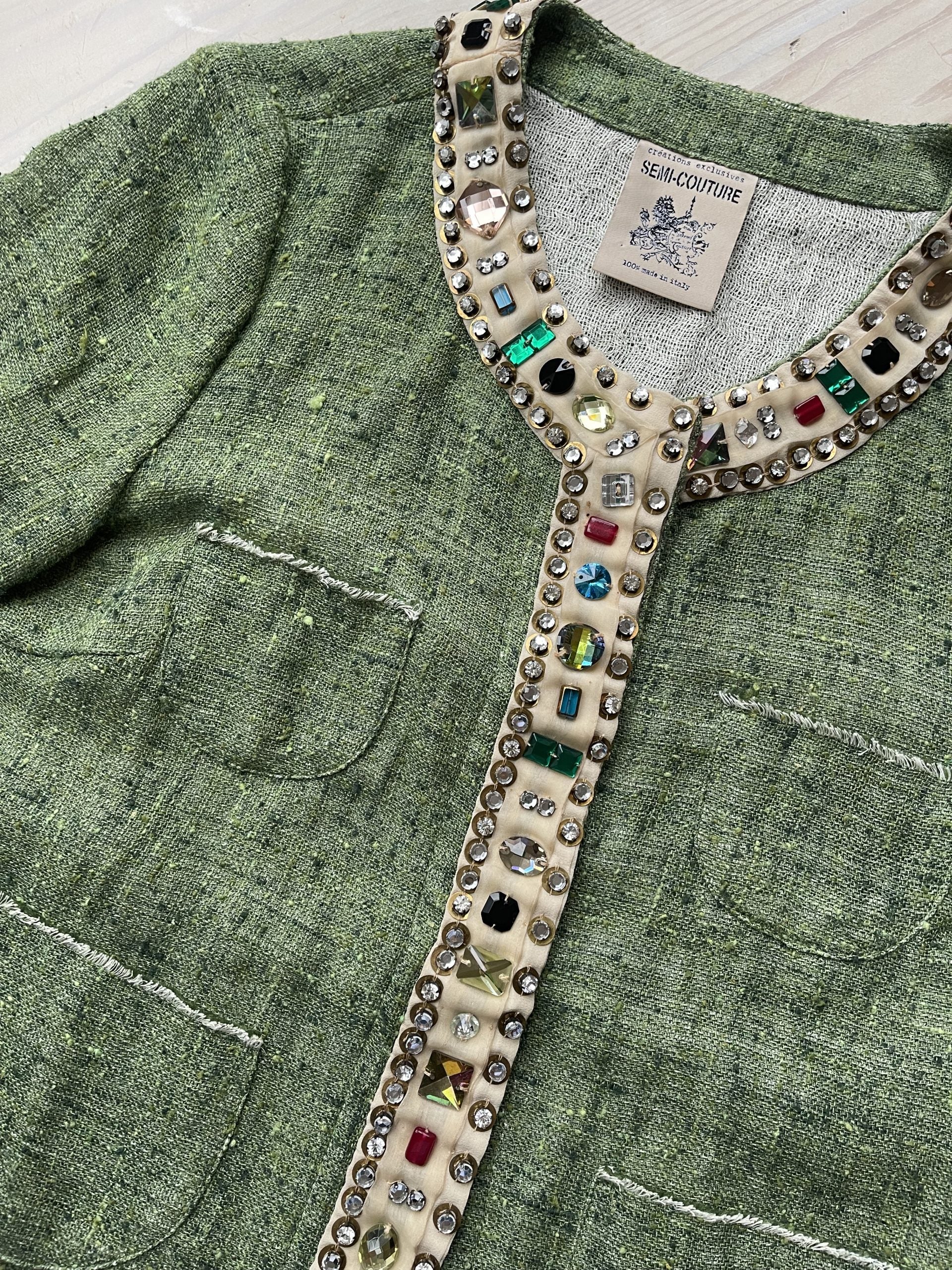 Semi Couture Jakke grøn med perler forfra tæt på