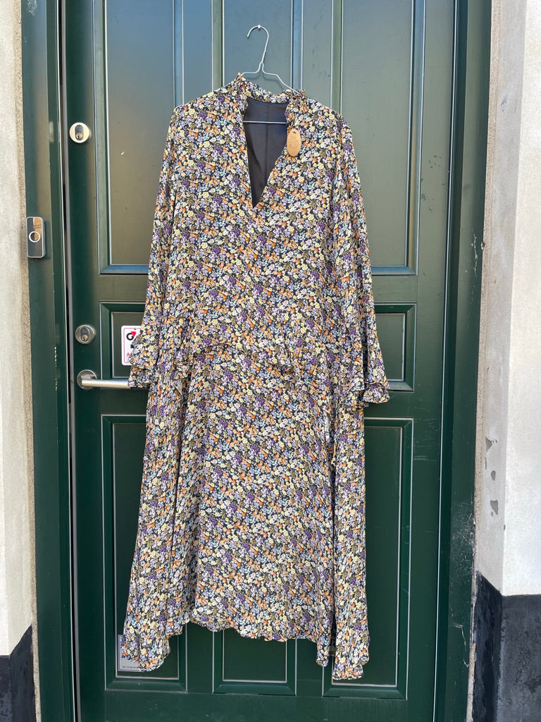 blomstret kjole forfra