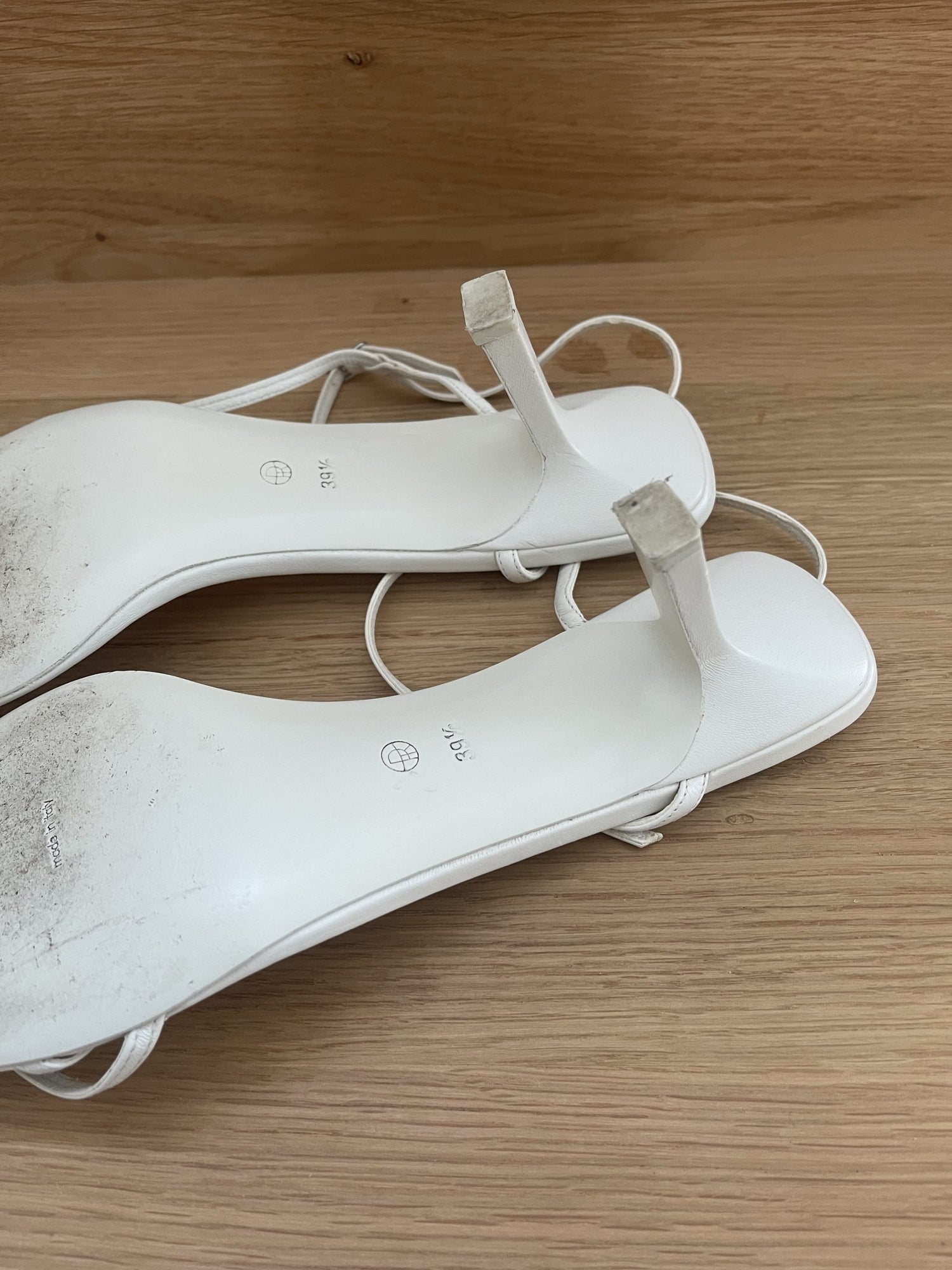 the row stiletter hvid bund/sål