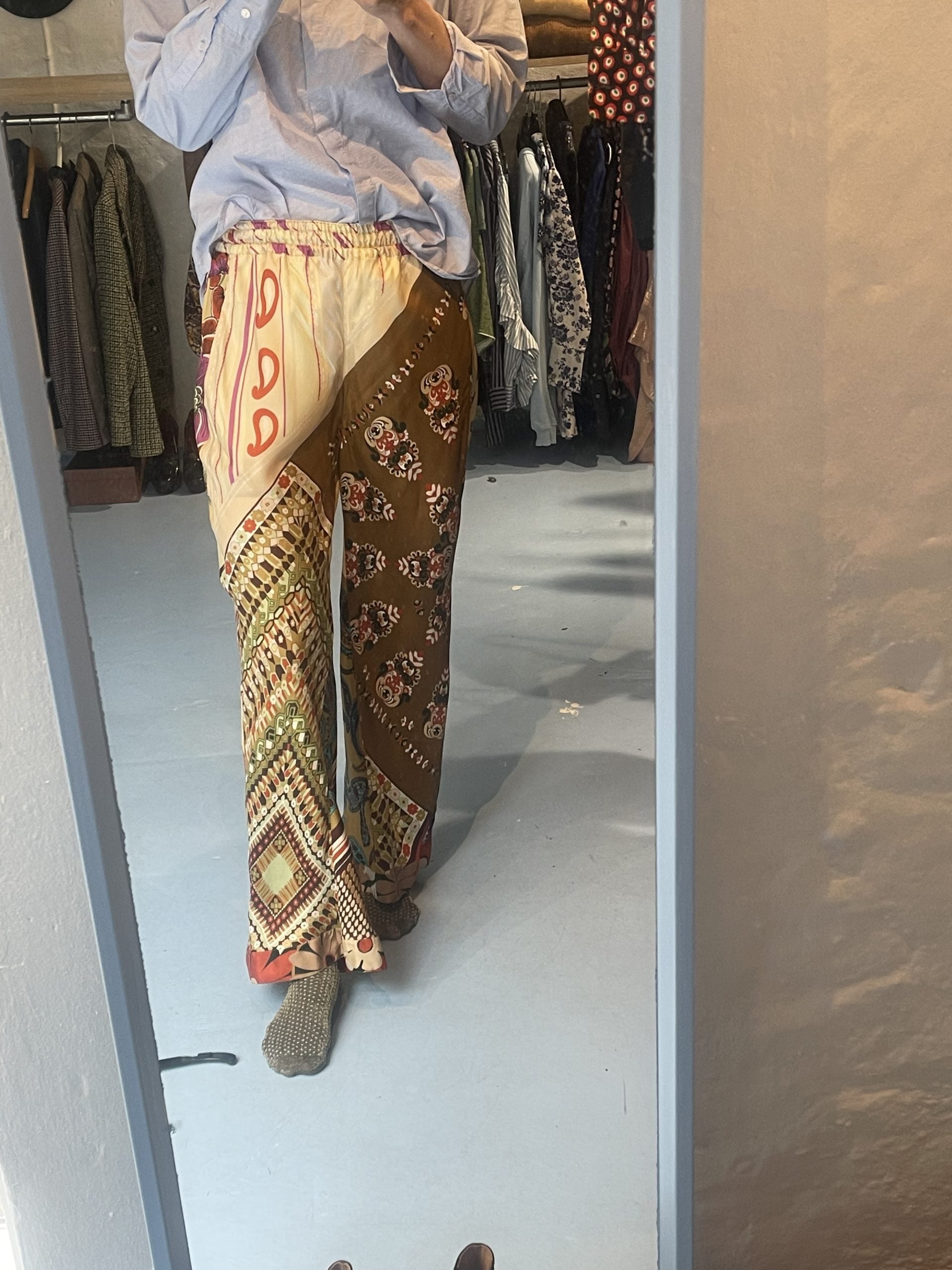 Chloé bukser på model forfra
