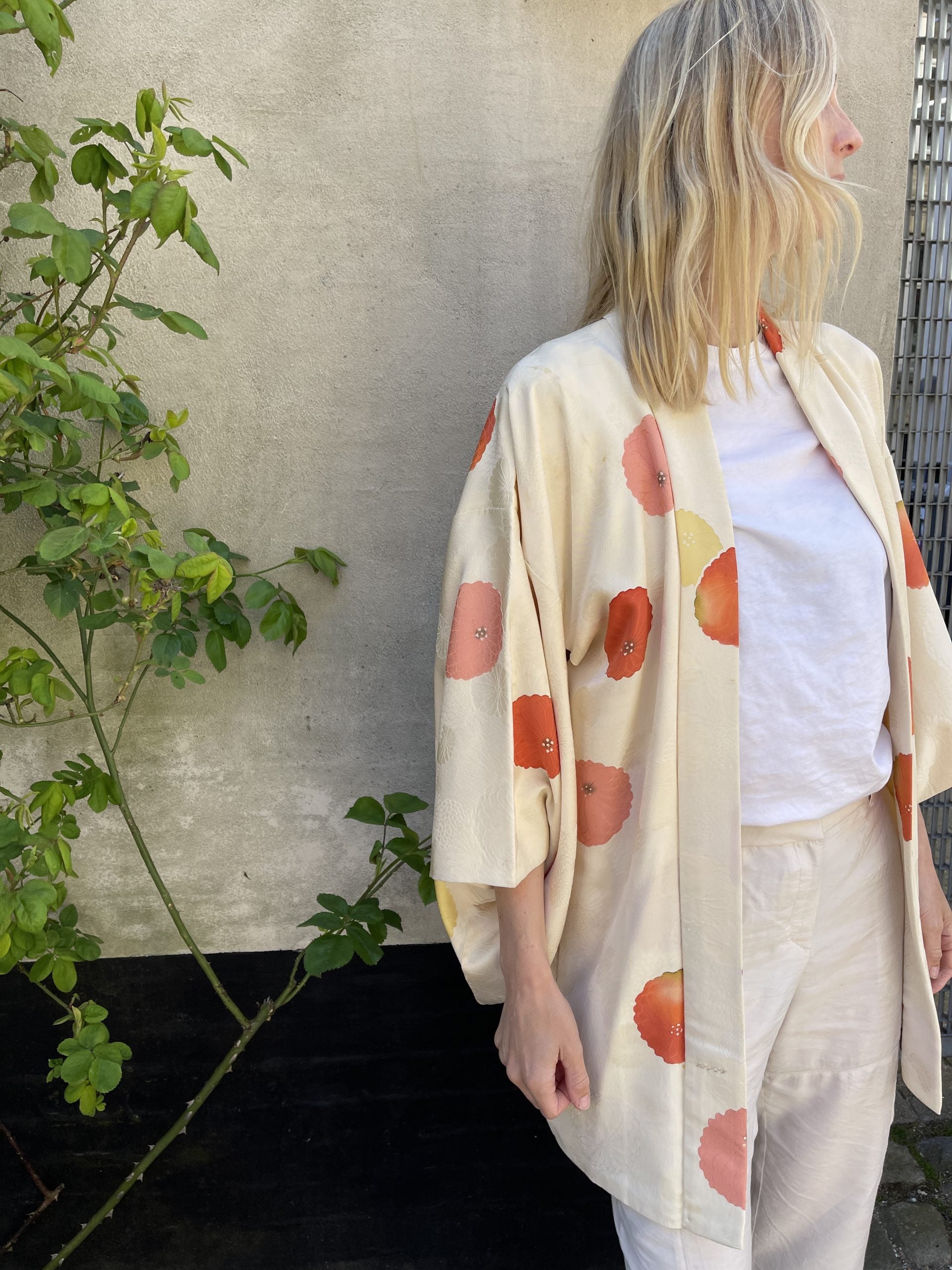 Kimono unika på model forfra