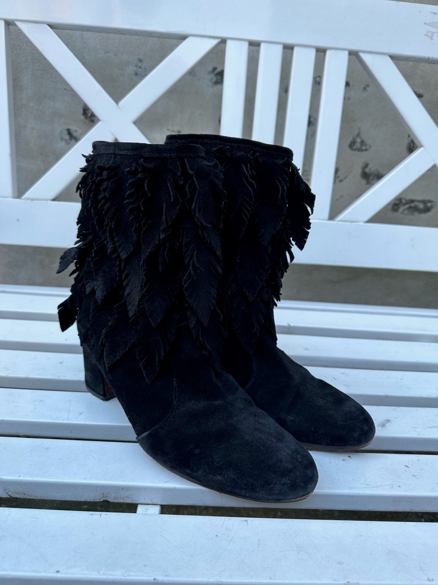 Chie Mihara støvler sort ruskind med flæser fra siden