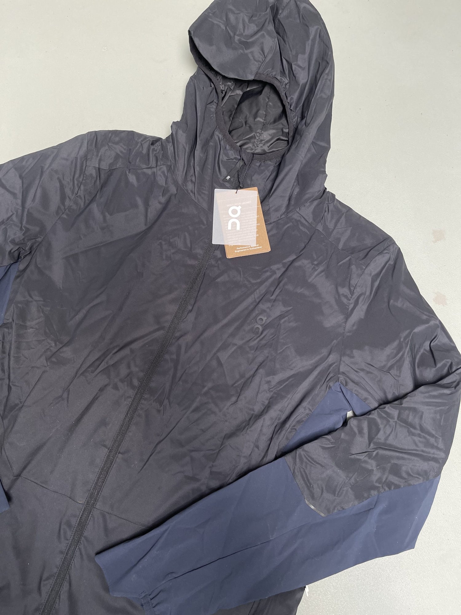 On cloud jakke sort forfra