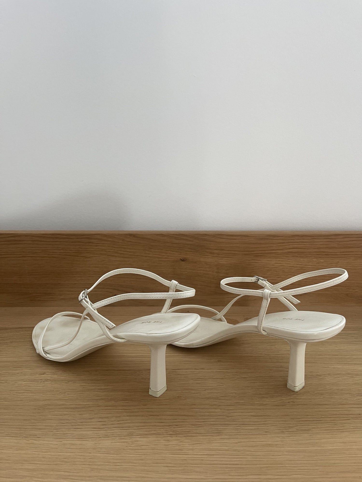 the row stiletter hvid side