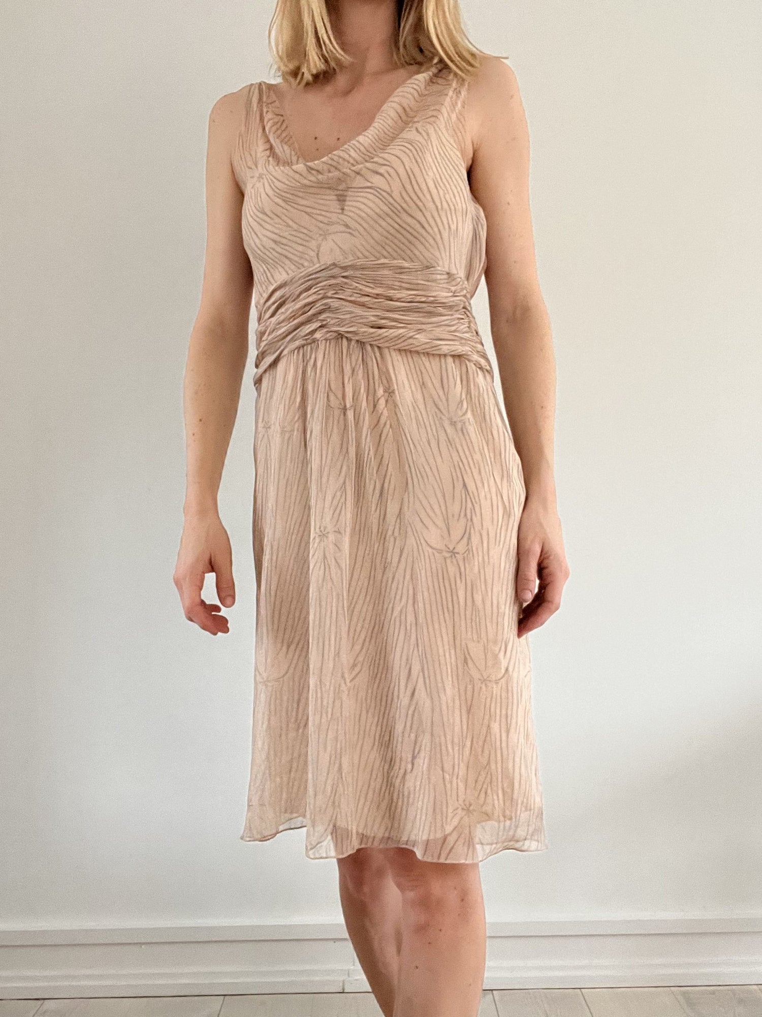 Roberta Ferretti kjole på model forfra