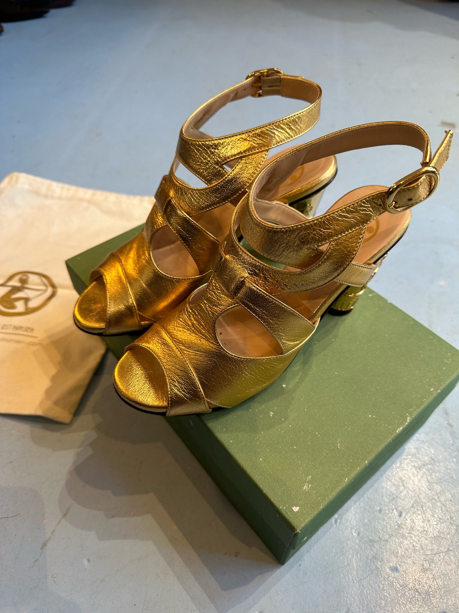 Henriette Øst Hansen Guldhorn Stilet