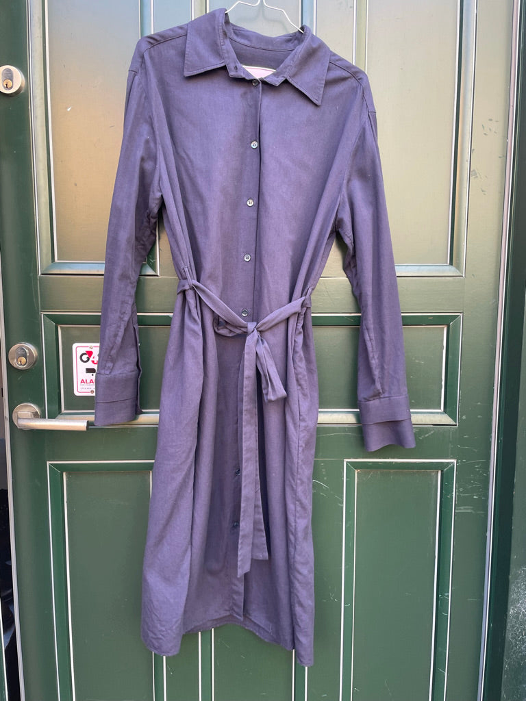 Bagutta skjortekjole i navy forfra