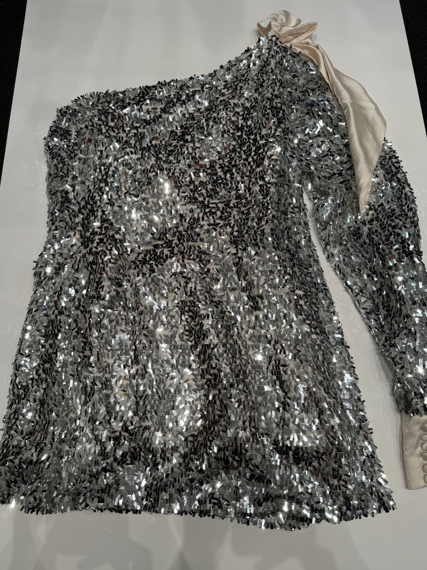 Palliet One-Shoulder Kjole