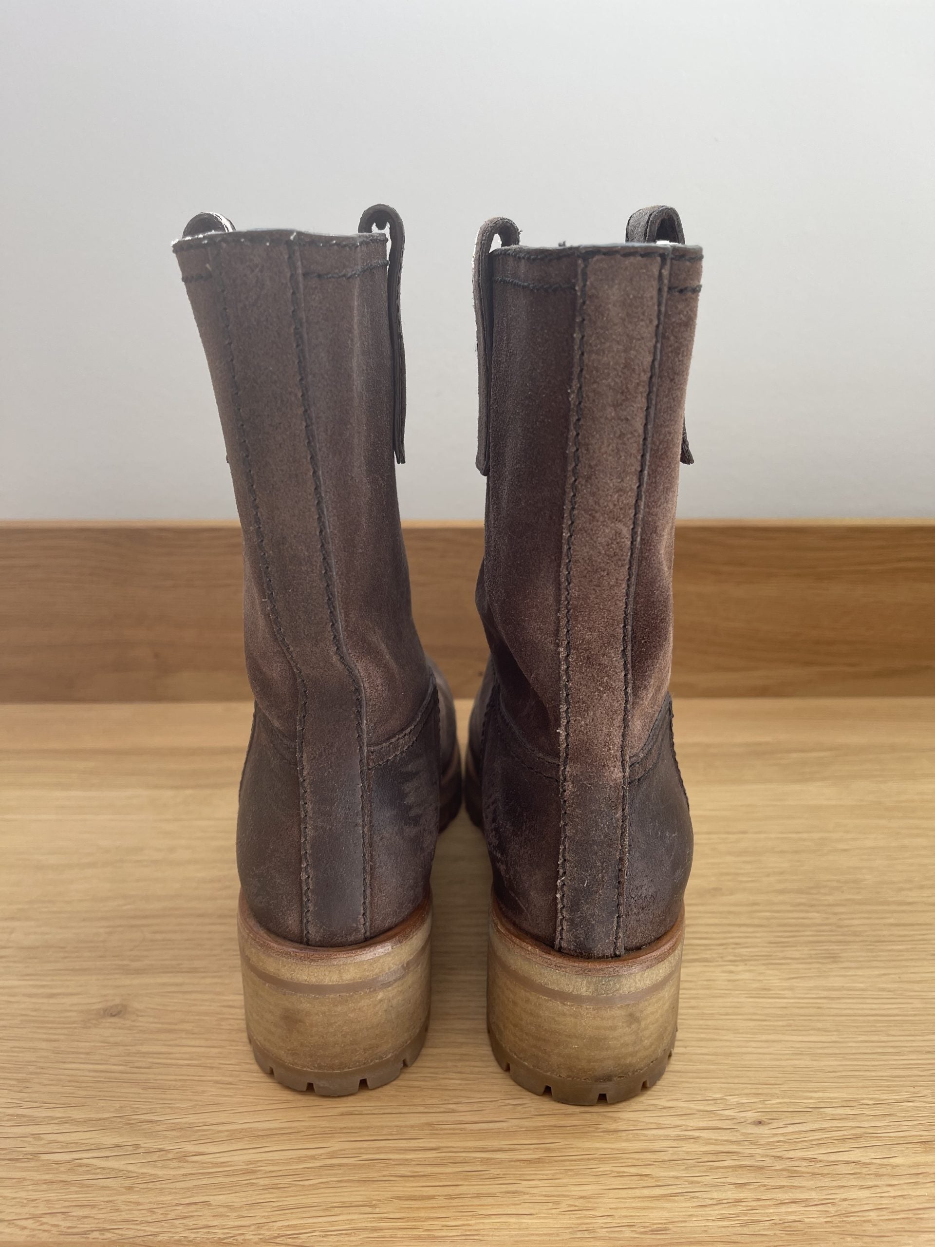 Prada støvler bagfra