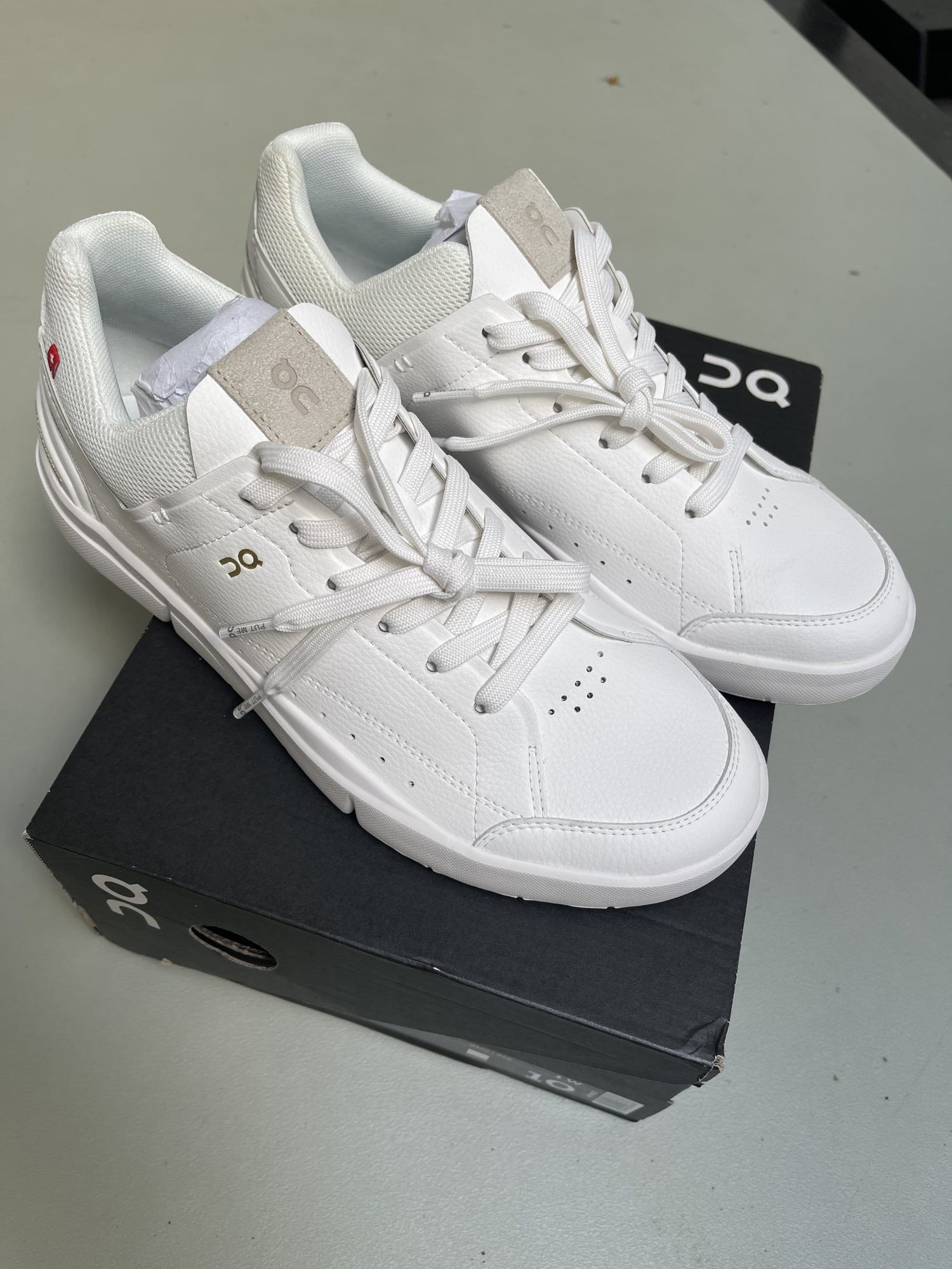 On cloud sko the roger centre court hvid side