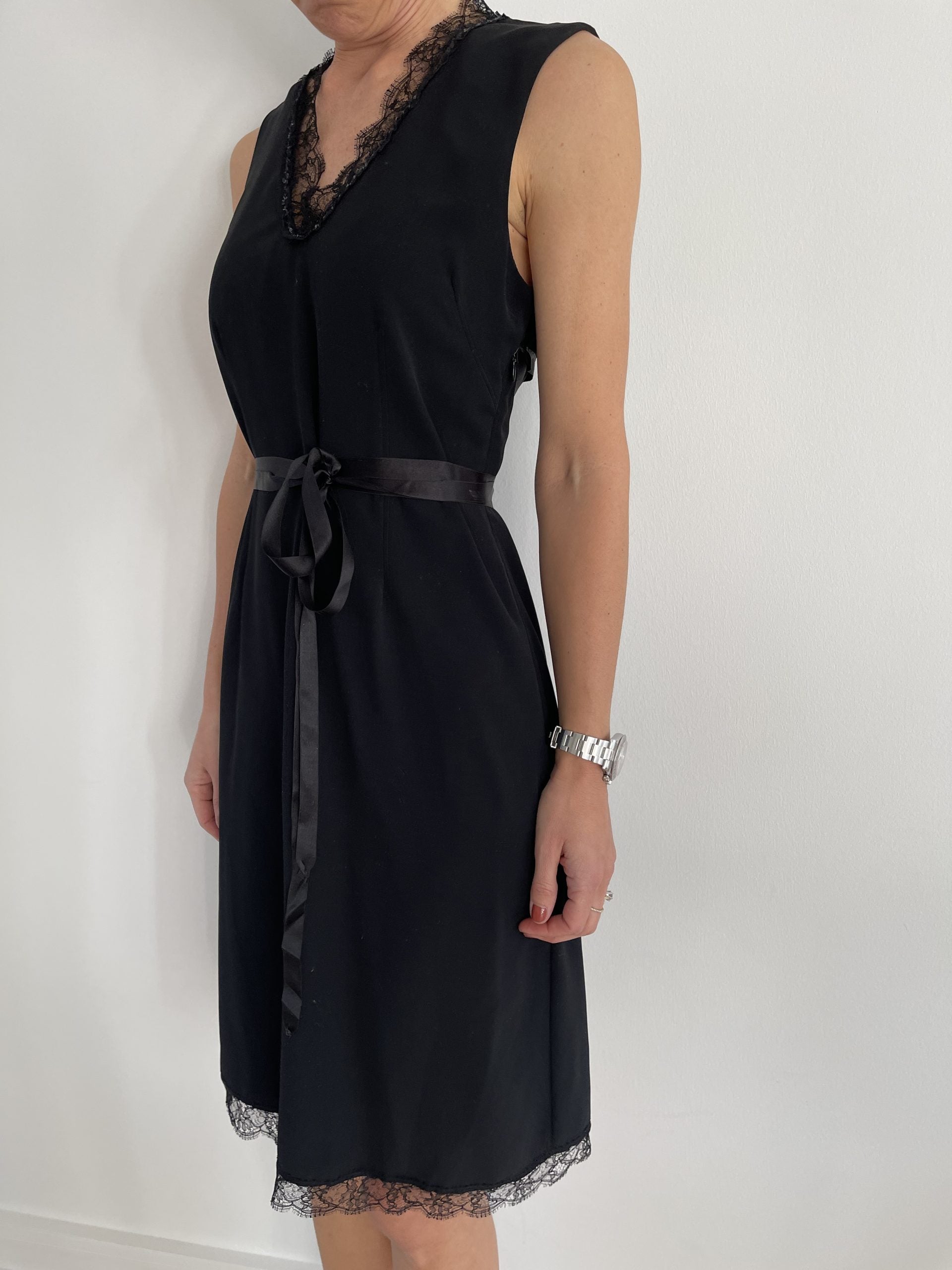 Julie Fagerholt / Heartmade kjole sort på model side