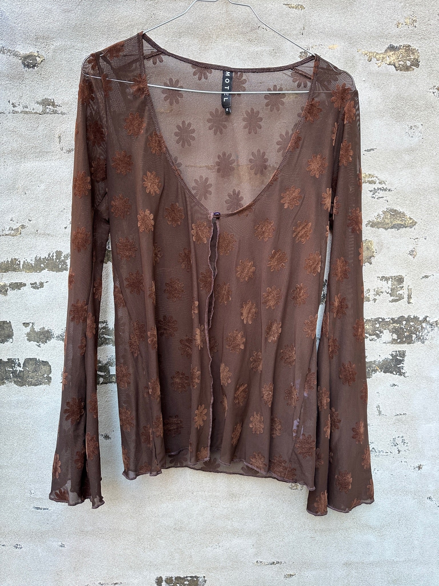 Motel bluse brun væg