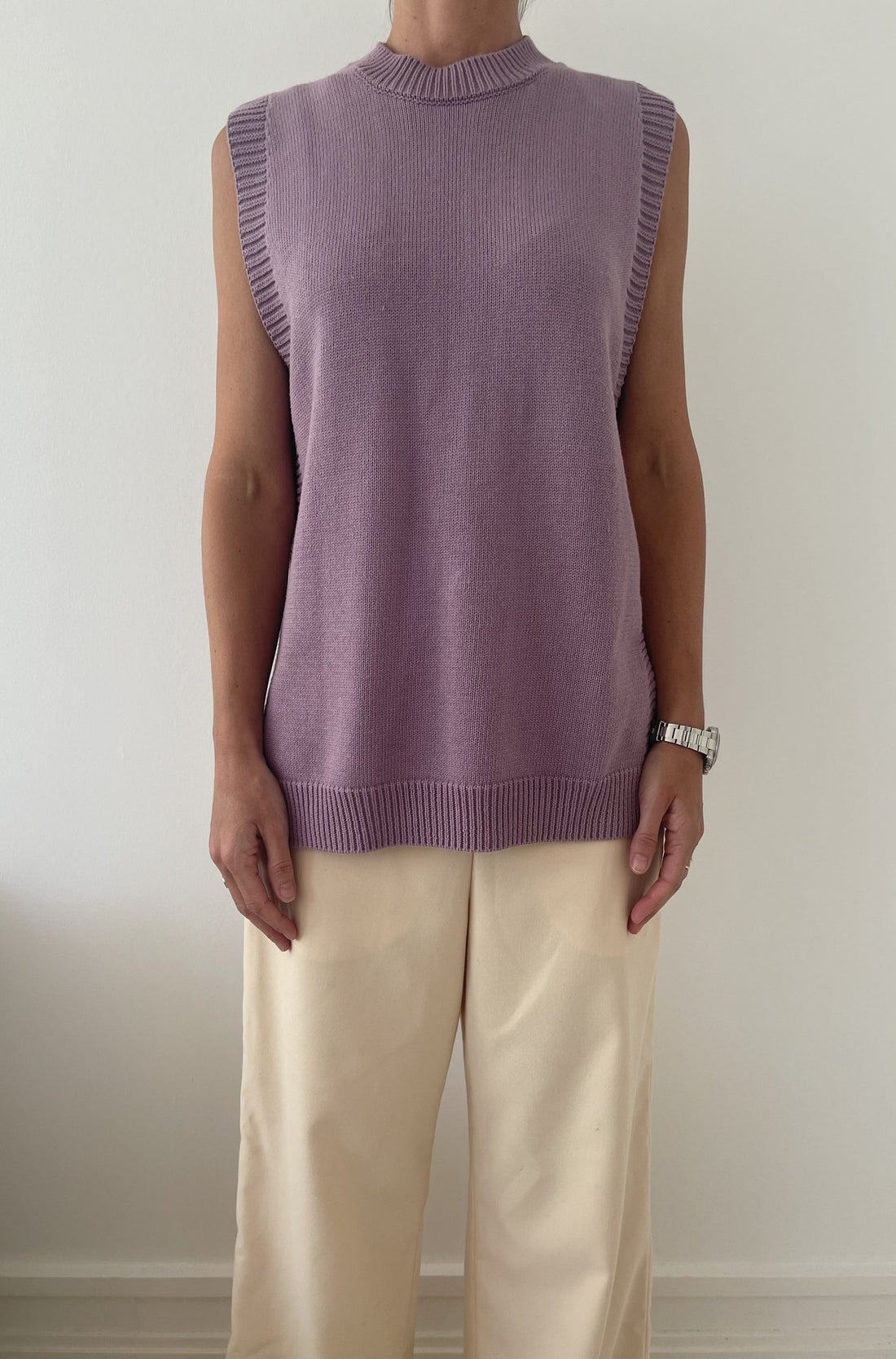 Blanche vest lilla på model forfra