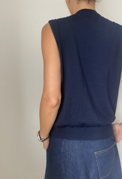 Celine bluse navy på model bagfra