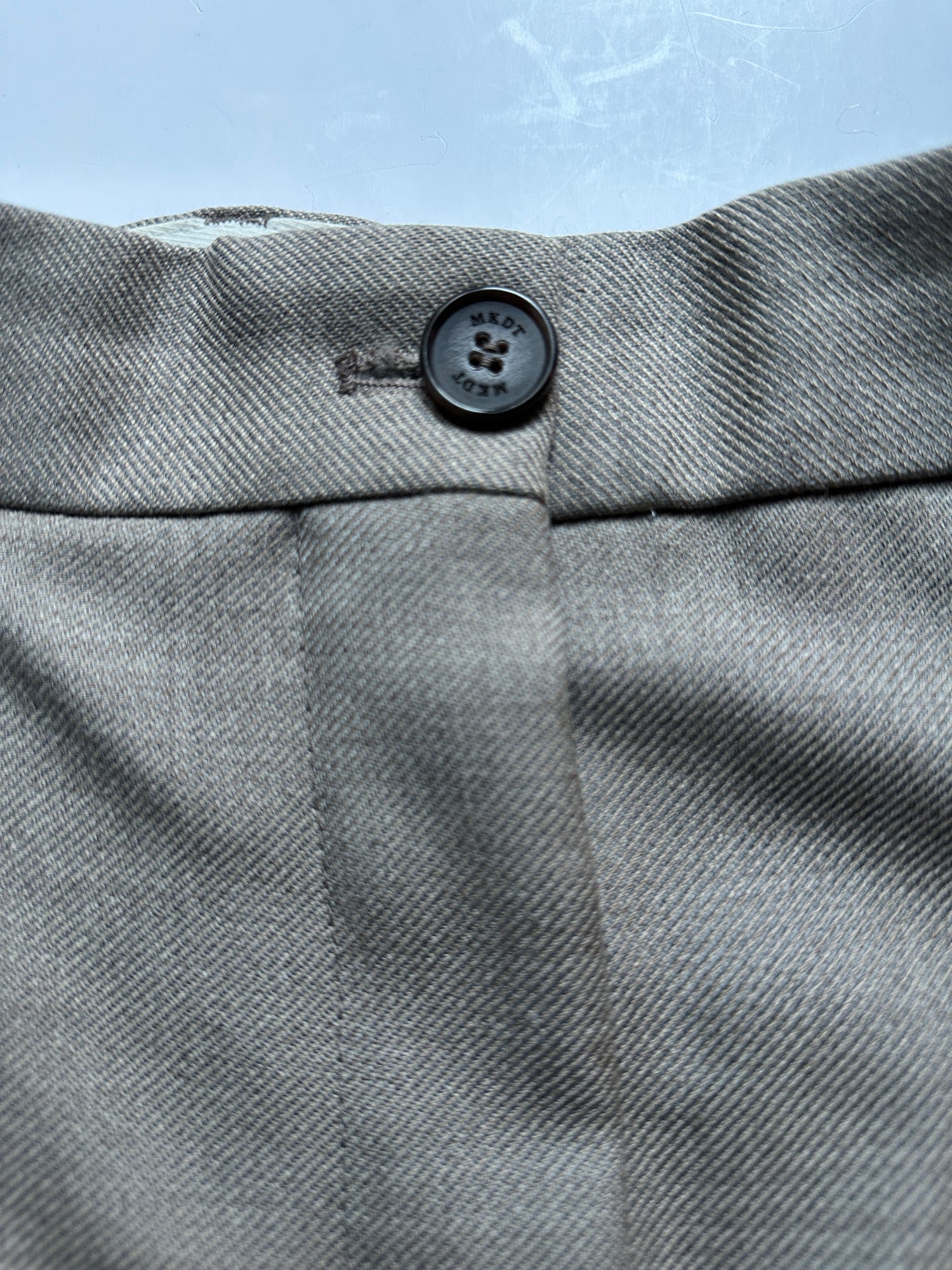 Mark Kenly Domino Tan Bukser