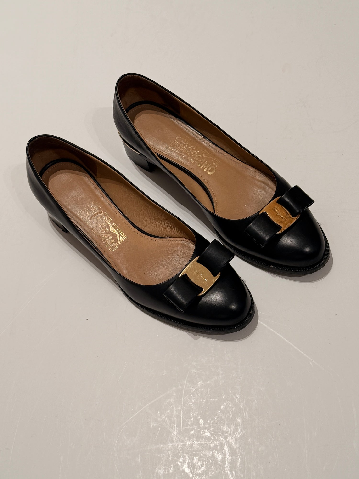 Salvatore Ferragamo Vera Bow Heels / Hæle