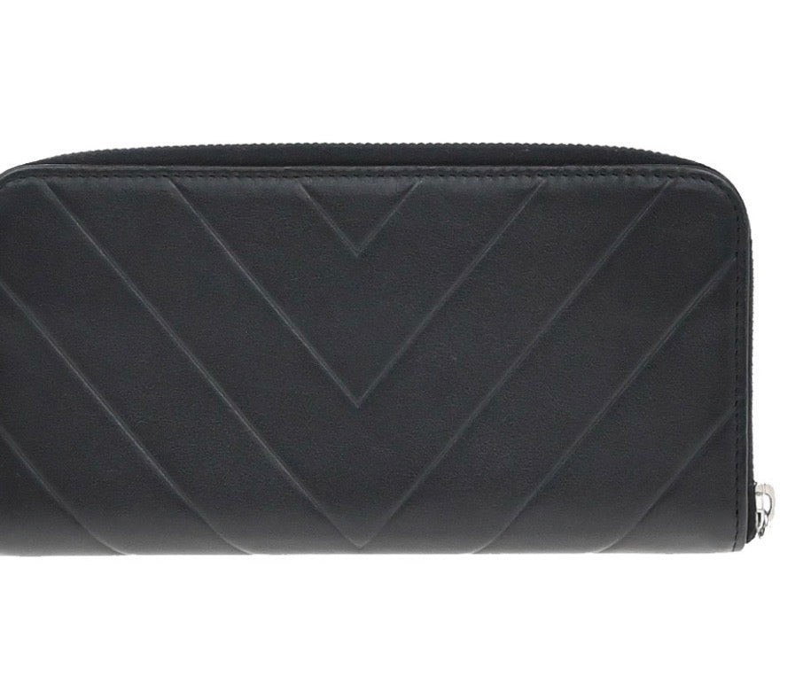 Chanel CC Charm Zip Wallet / Pung