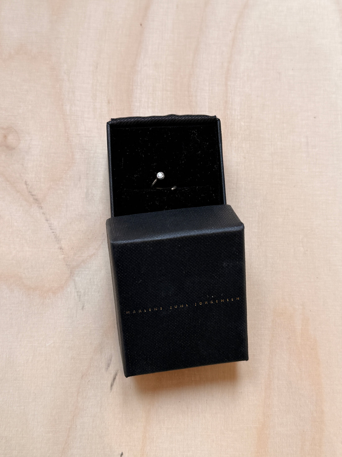 Marlene Juhl Jørgensen Mini Hoop 1 diamant Ørering