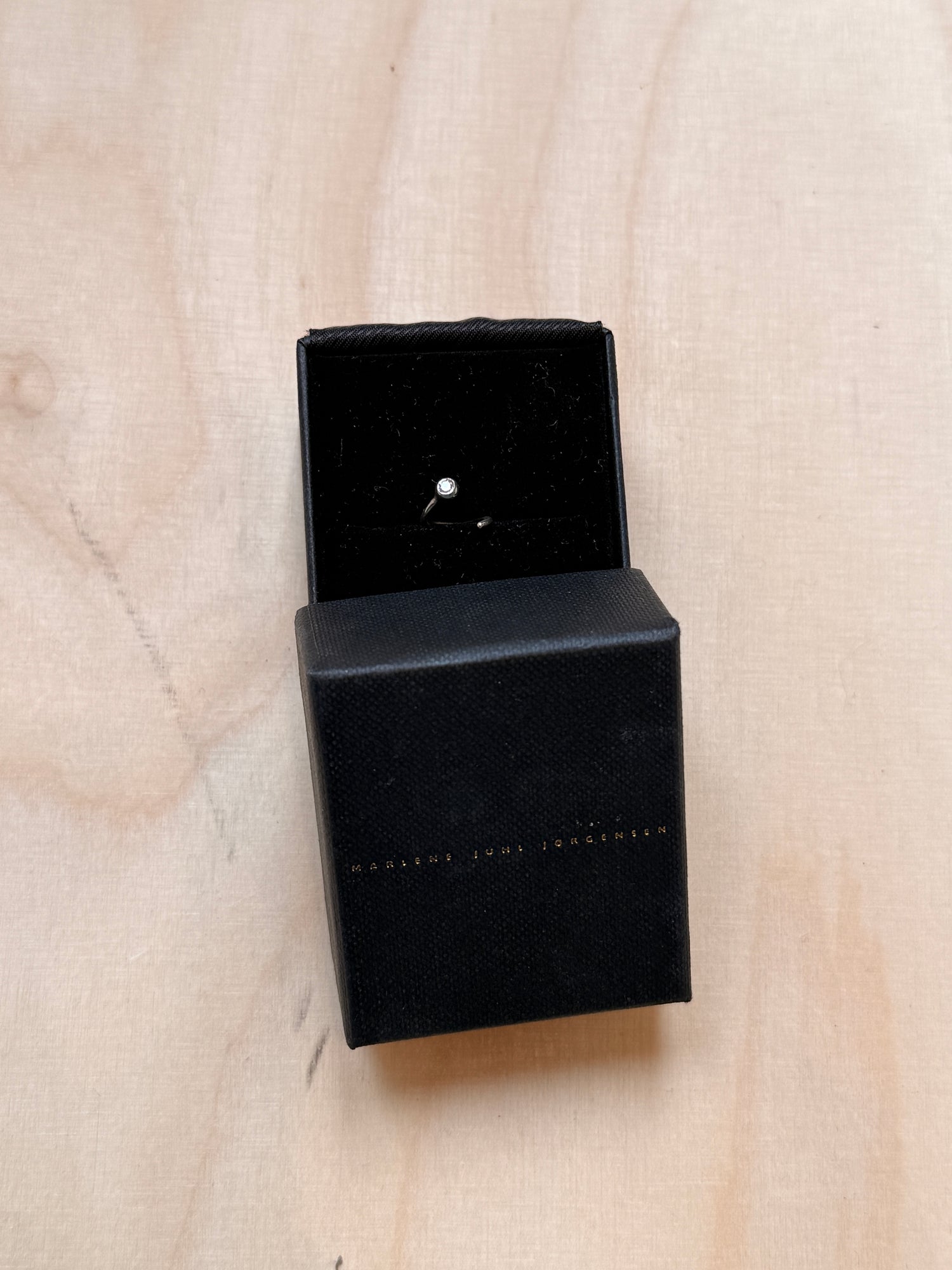 Marlene Juhl Jørgensen Mini Hoop 1 diamant Ørering