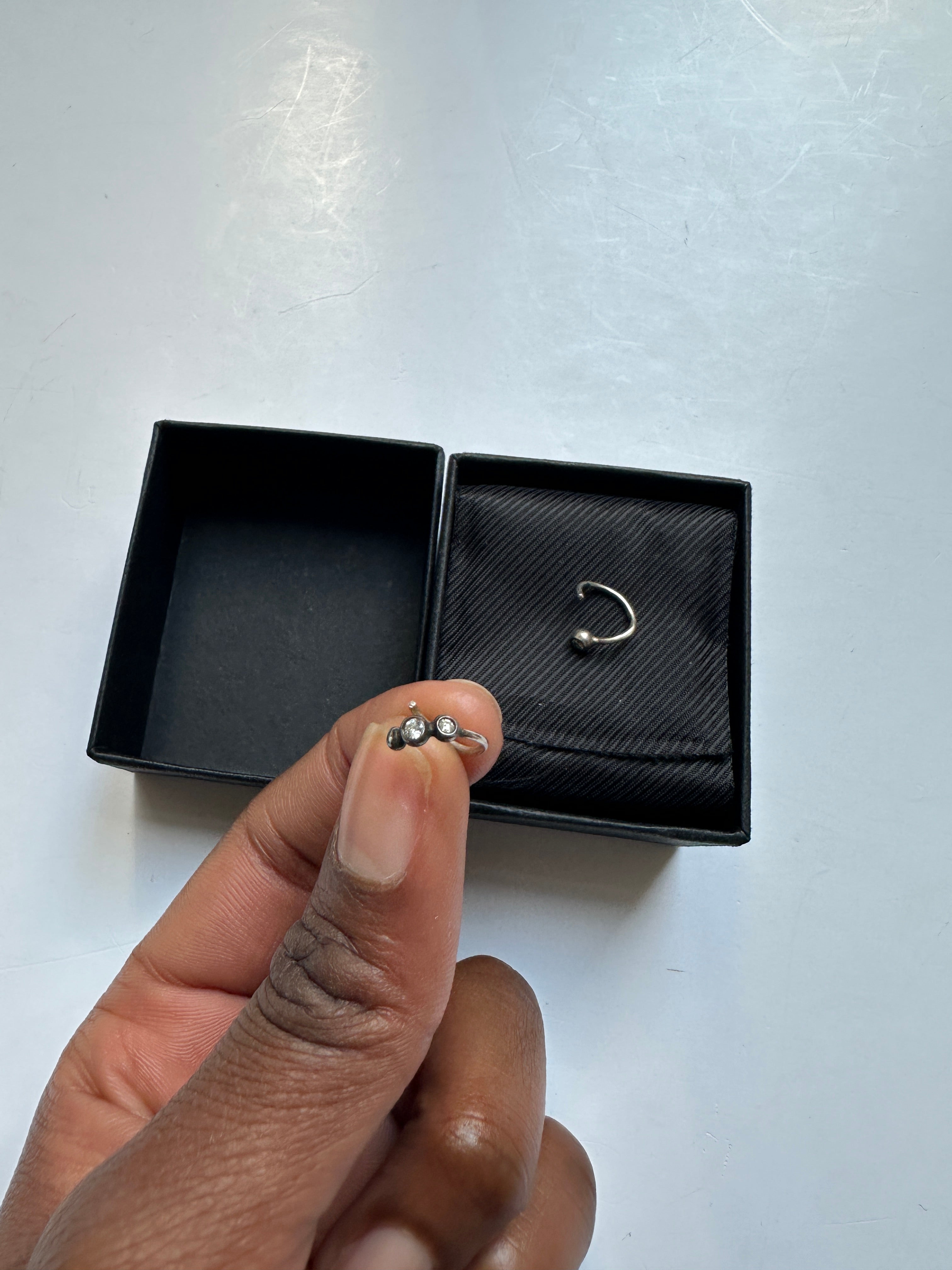 Marlene Juhl Jørgensen Mini Hoop tre diamanter Ørering