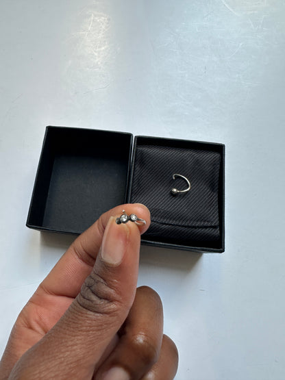 Marlene Juhl Jørgensen Mini Hoop tre diamanter Ørering