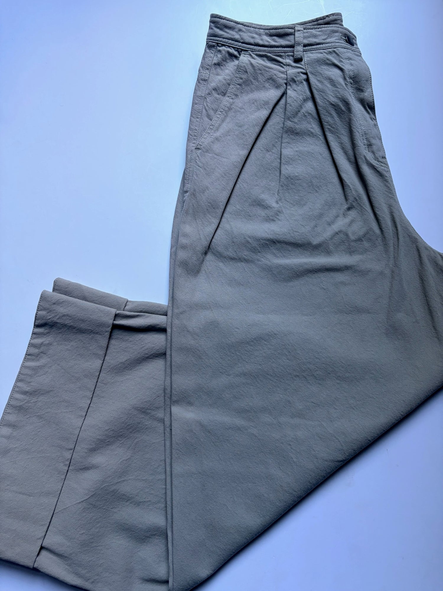 Mark Kenly Domino Tan Bukser