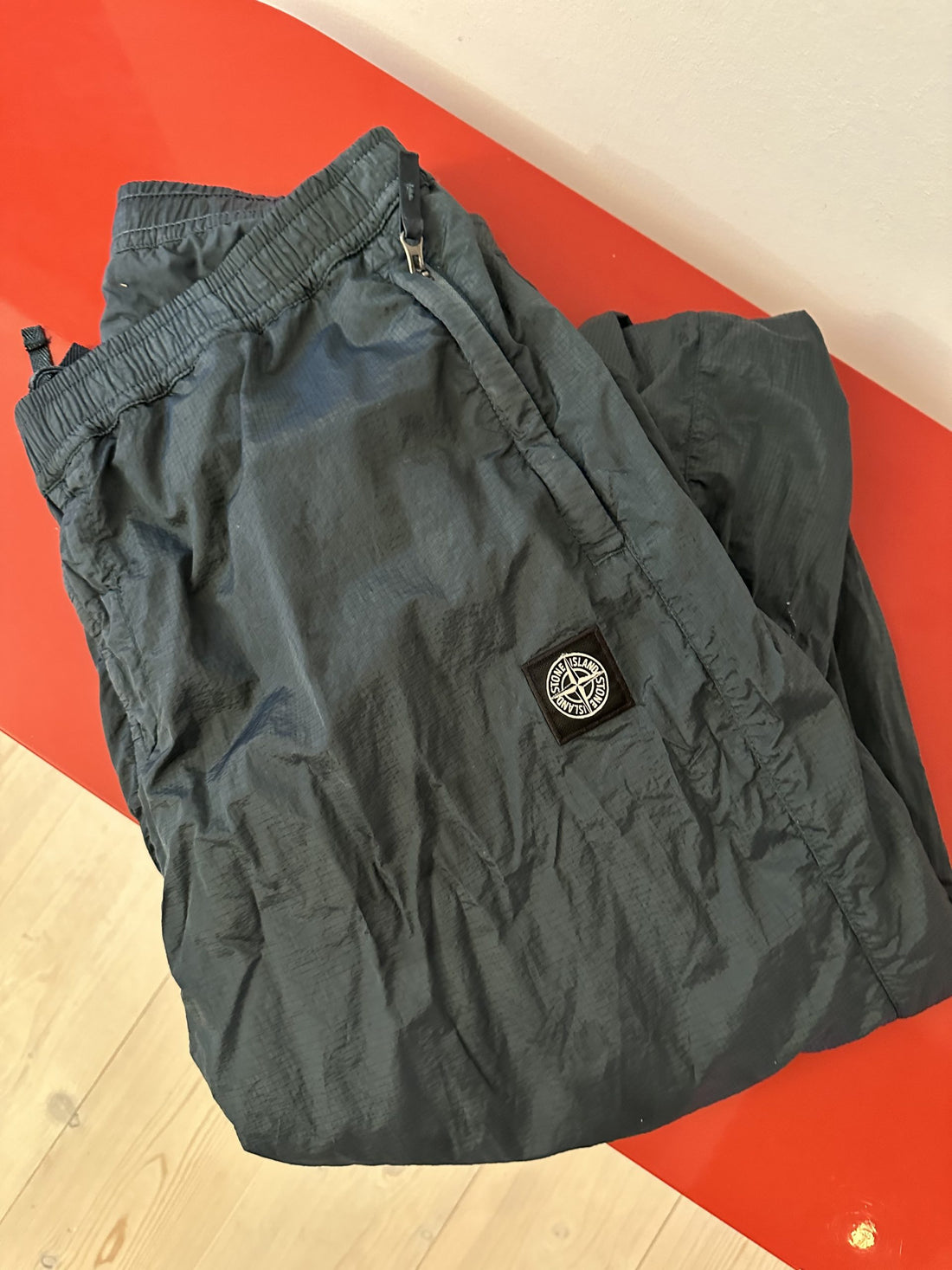 Stone Island bukser grønne foldet oppefra