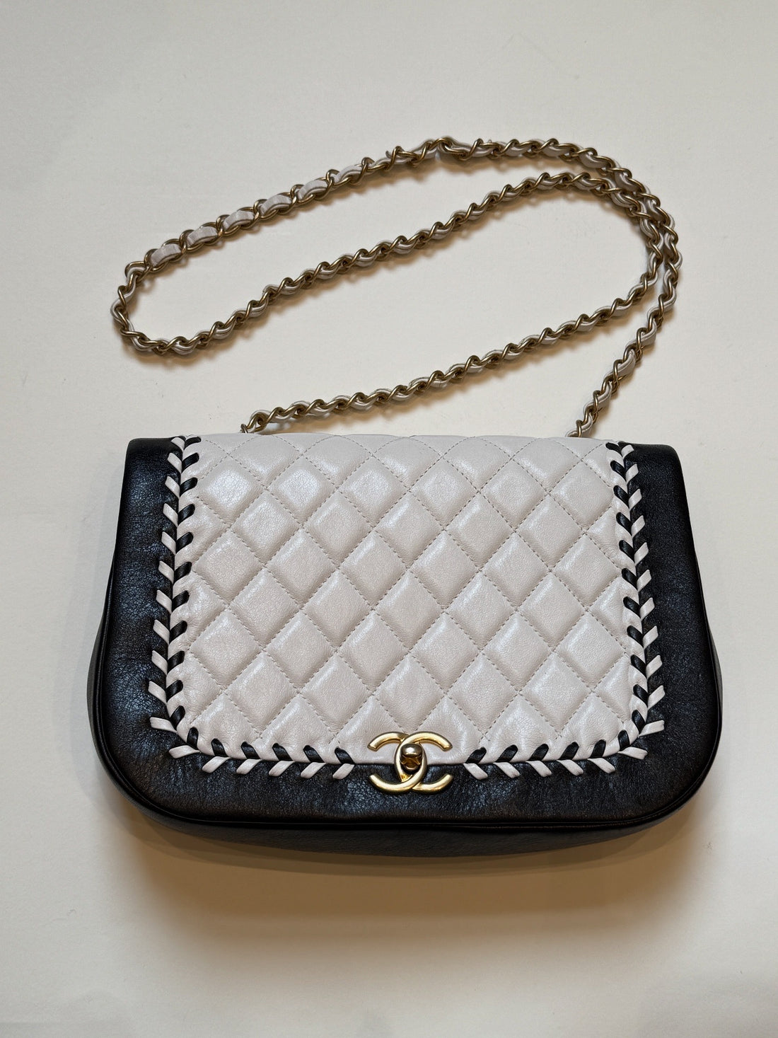 Chanel Bicolor Calfskin Braided Chic Flap taske