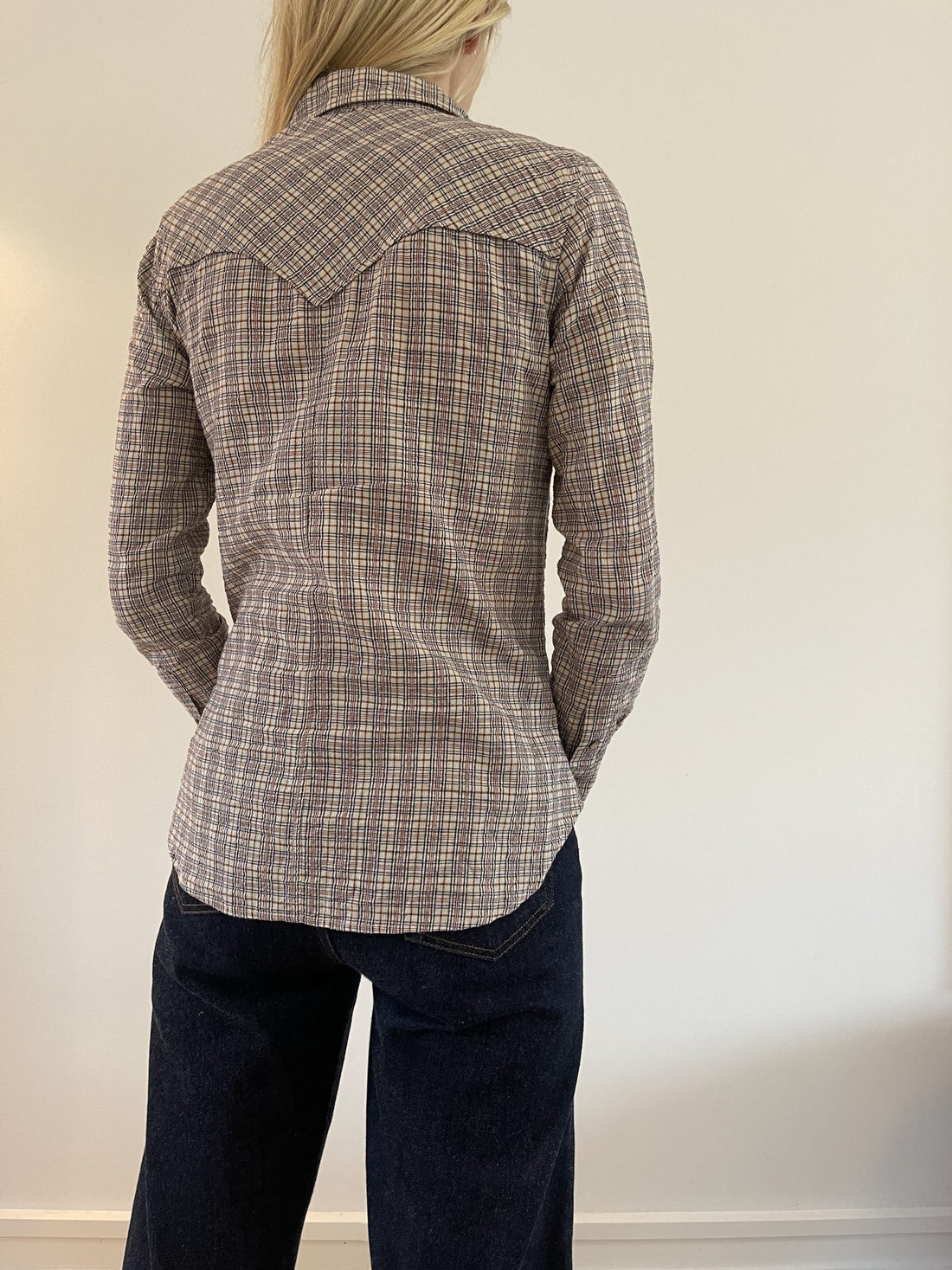 Isabel Marant Etoile Skjorte ternet på model bagfra