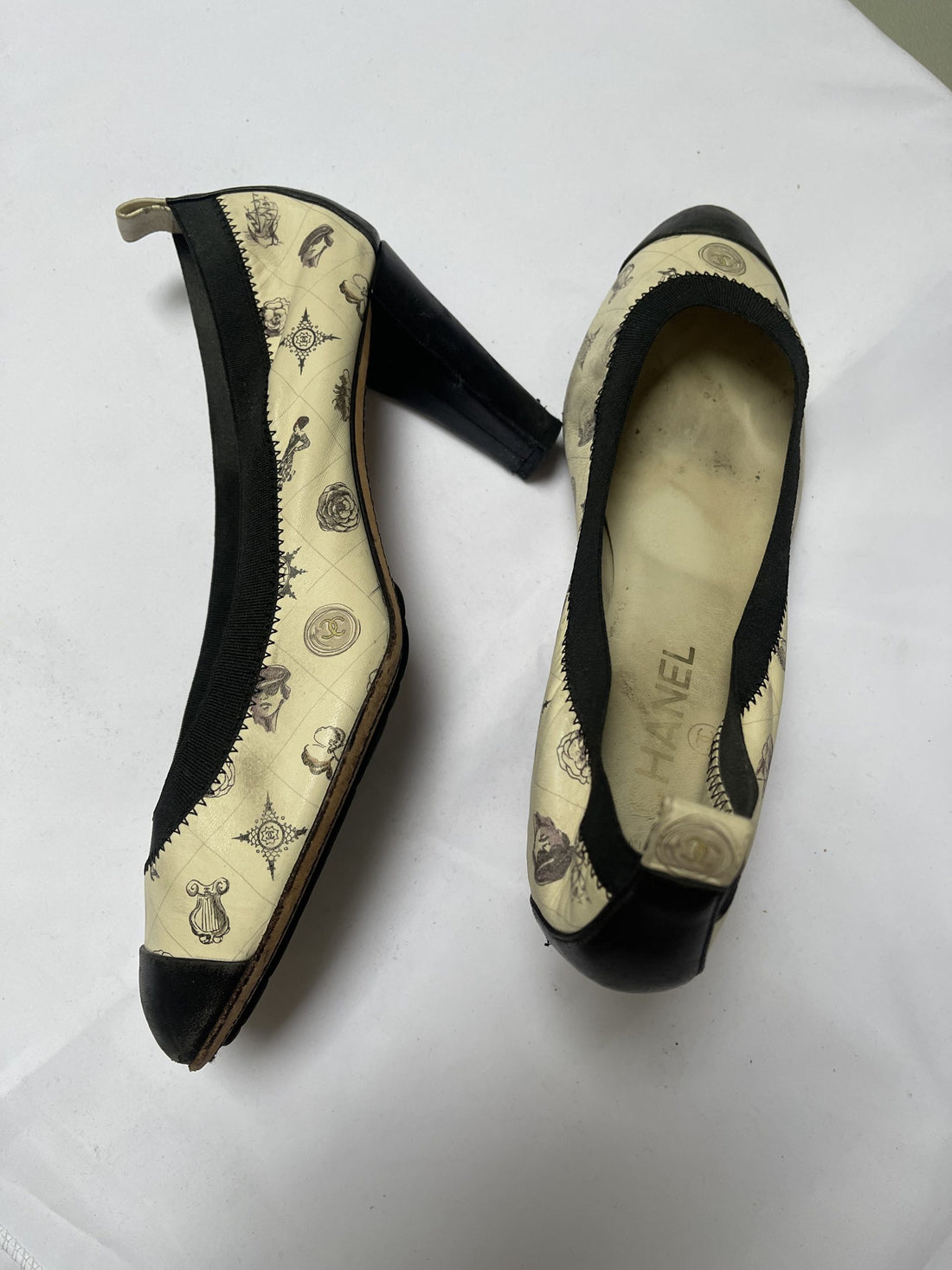Chanel stiletter oppefra