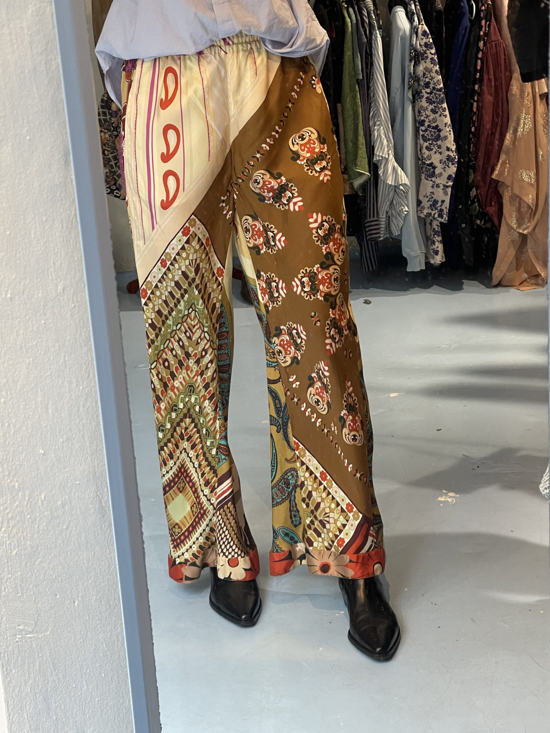 Chloé bukser på model forfra