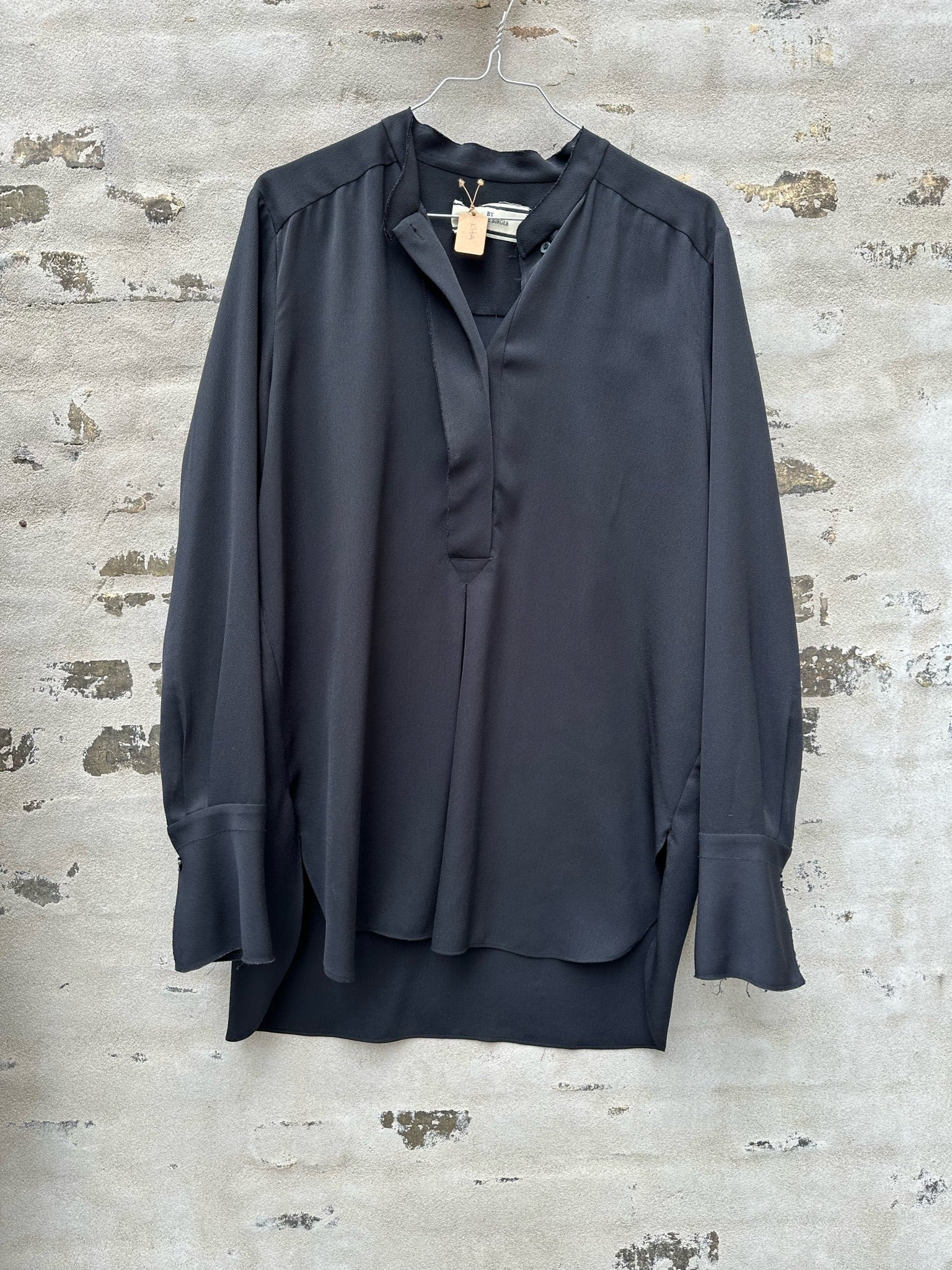 By Malene Birger sort bluse væg
