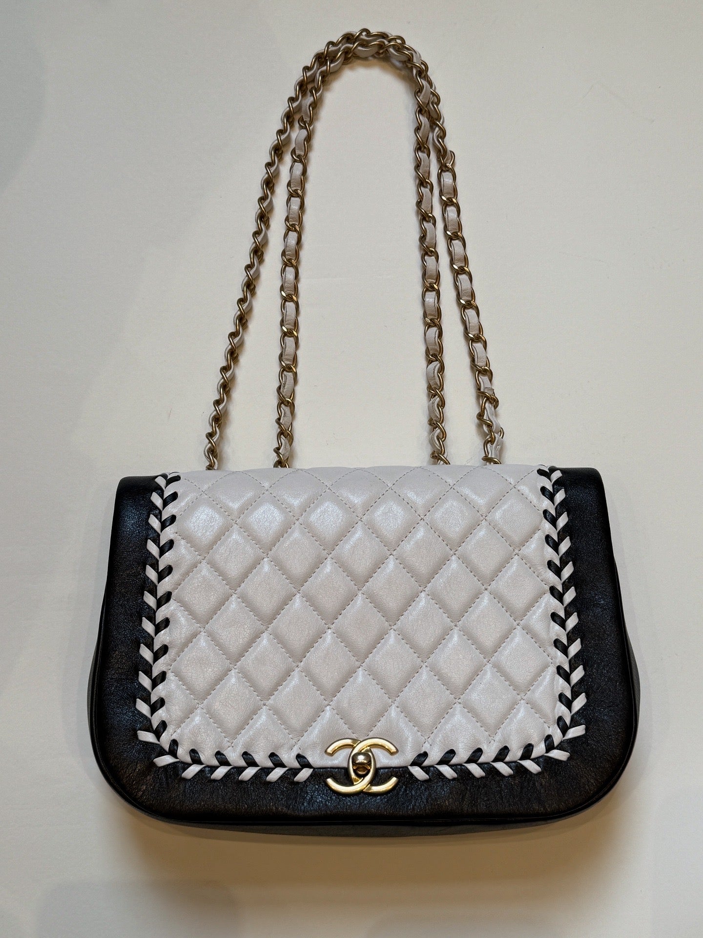Chanel Bicolor Calfskin Braided Chic Flap taske