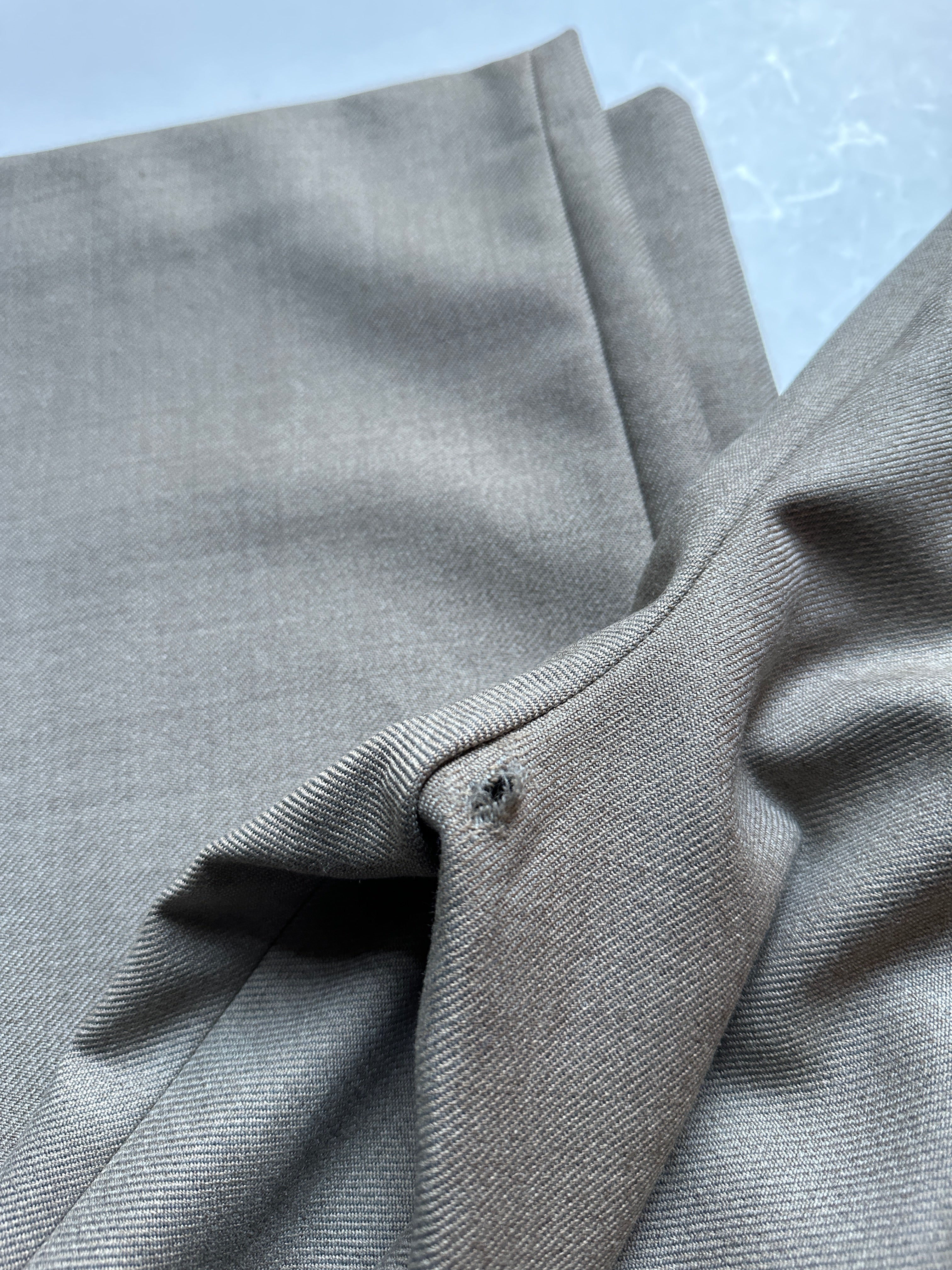 Mark Kenly Domino Tan Bukser