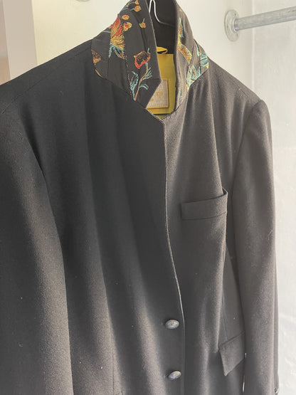 Etro blazer sort forfra og krave løftet