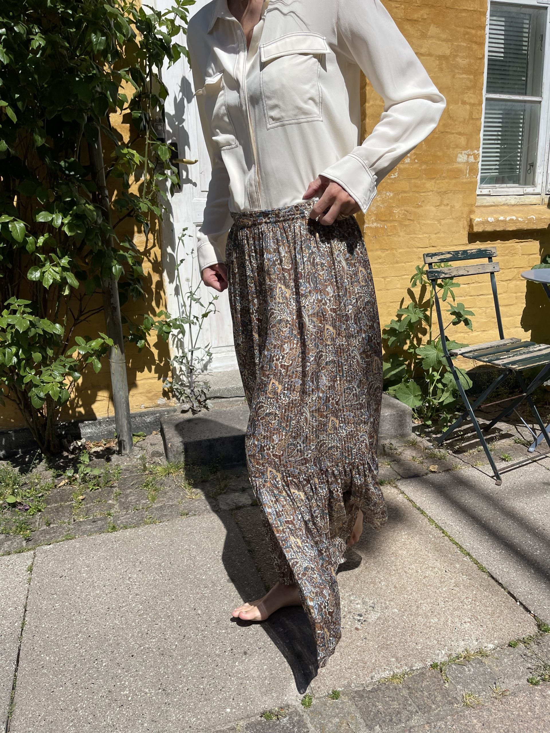 Celine nederdel mønstret på model side