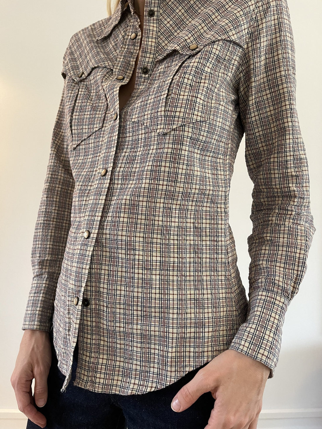 Isabel Marant Etoile Skjorte ternet på model tæt på forfra