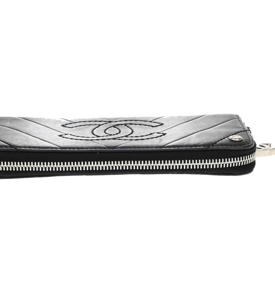 Chanel CC Charm Zip Wallet / Pung