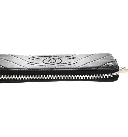Chanel CC Charm Zip Wallet / Pung