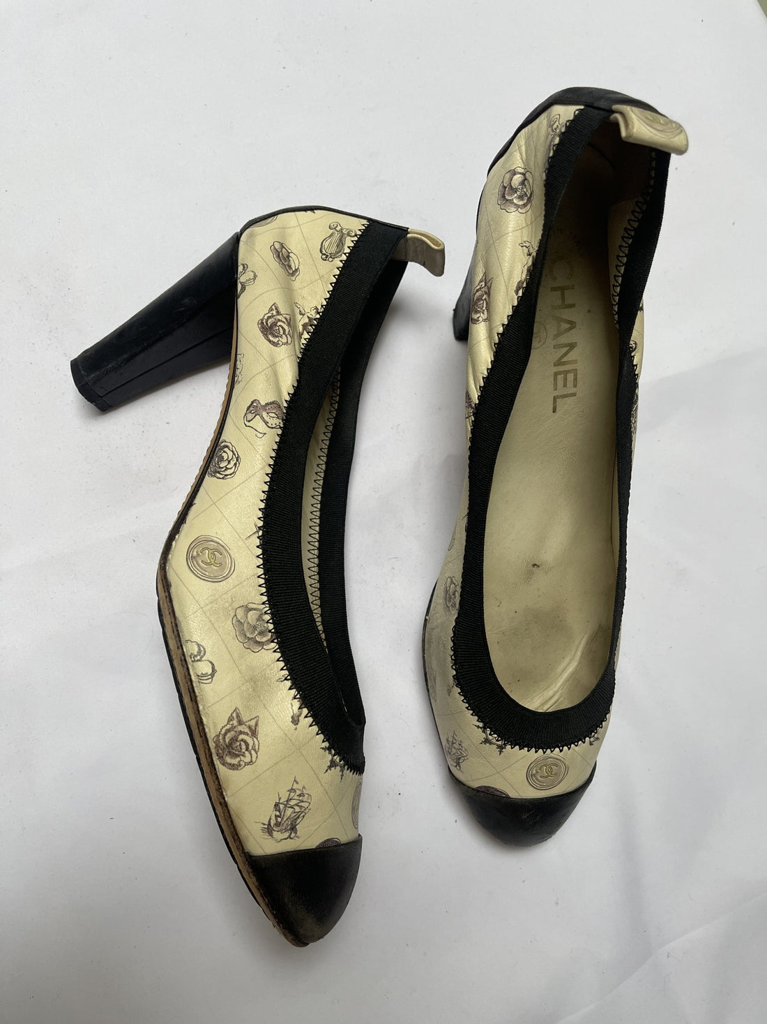 Chanel stiletter oppefra
