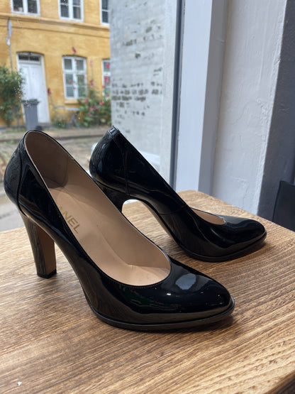 Chanel heels side