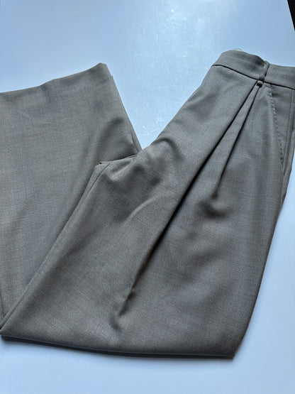 Mark Kenly Domino Tan Bukser