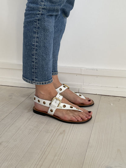 Celine sandaler hvide på model side