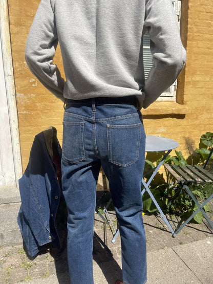 Ganni sweatshirt grå på model bagfra