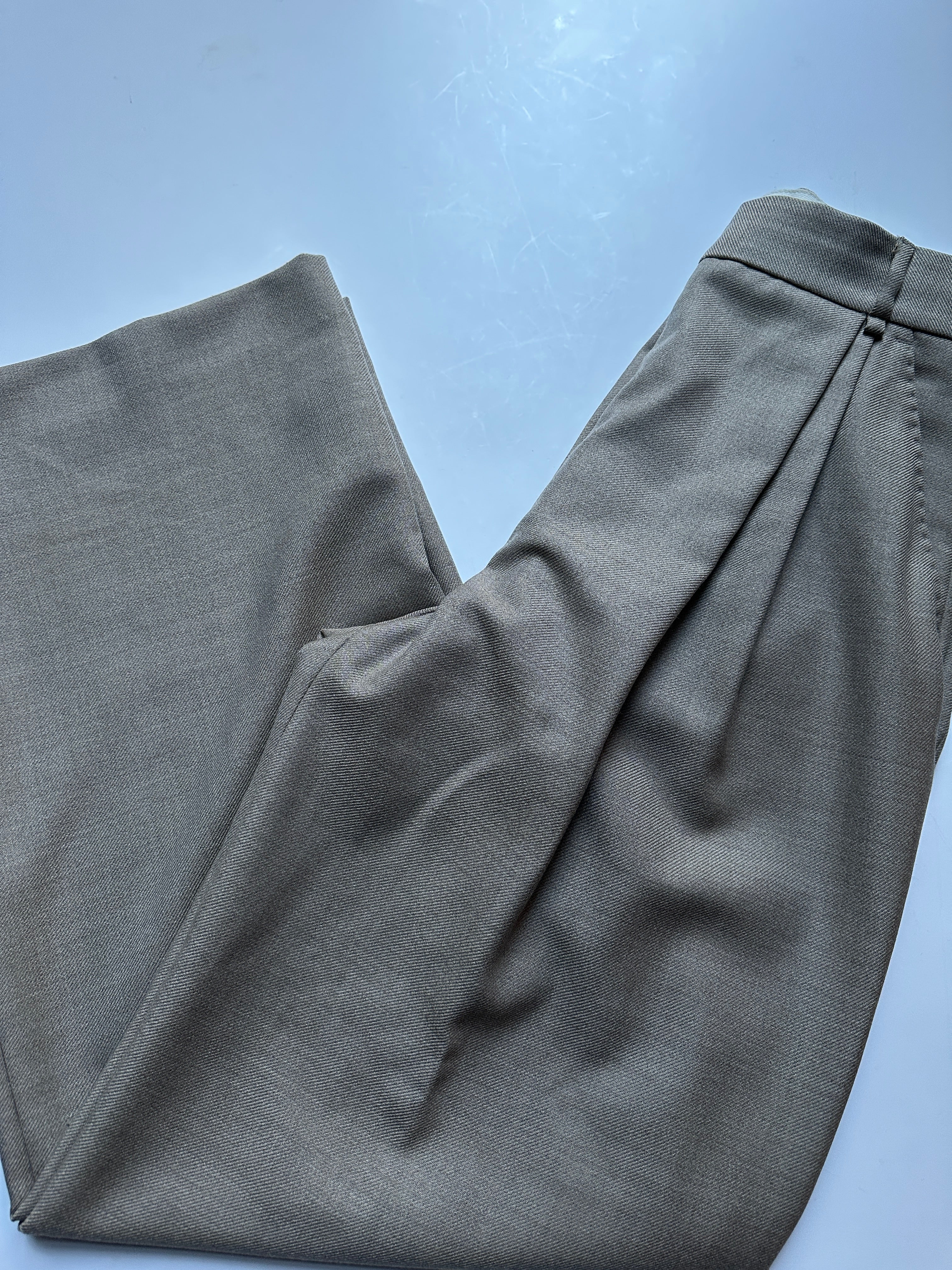 Mark Kenly Domino Tan Bukser