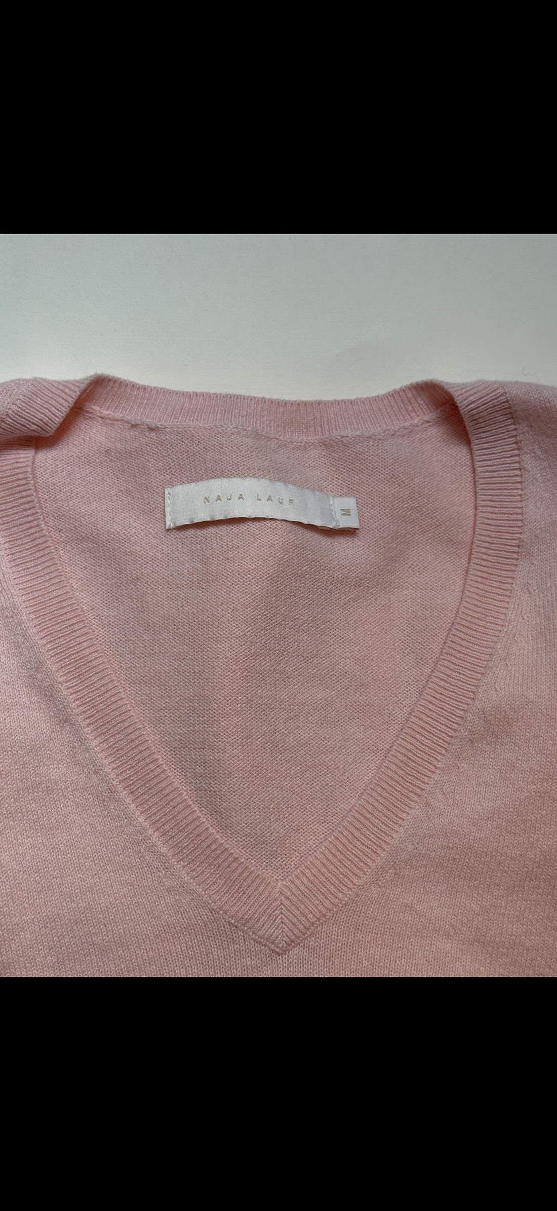 Naja Lauf V-Neck Sweater