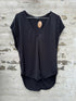 By Malene Birger top sort væg